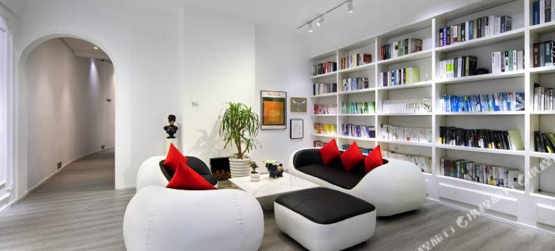 三亚易宿设计冲浪民宿(蜈支洲岛后海店)图片