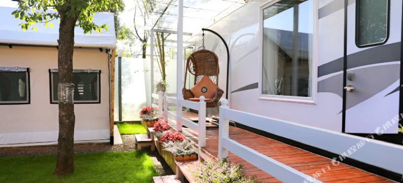 昆明吕合房车露营地图片