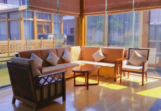 Lake View Holiday Hotel Hotel Overview