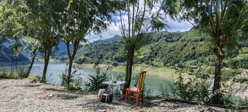 宝兴阿罗云湖客栈图片