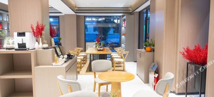 红果酒店(襄阳火车站站前广场店)图片