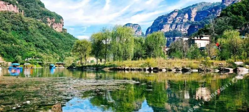 睡莲梦境酒店(林州太行大峡谷石板岩镇店)图片