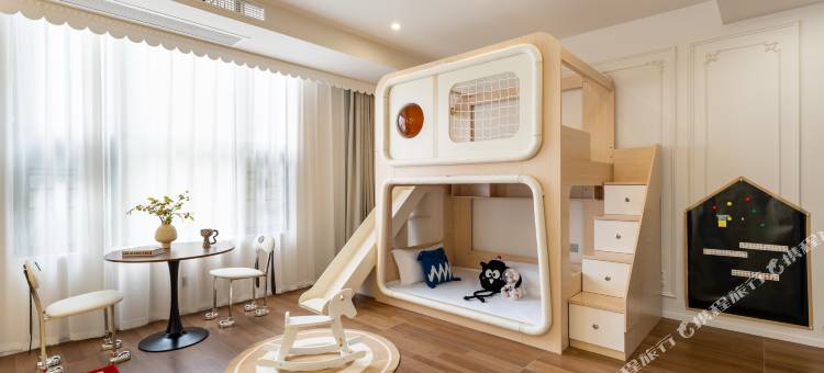 这里•HERE主题设计民宿(安顺学院南马广场店)图片