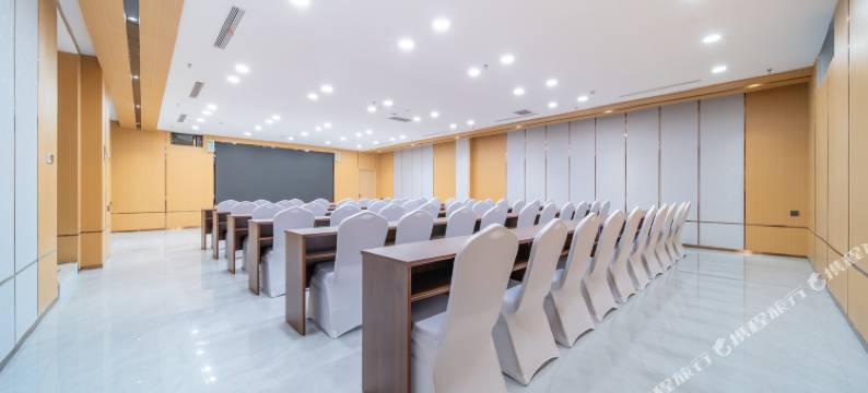 缤疆半岛酒店(伊犁伊宁国际机场店)图片