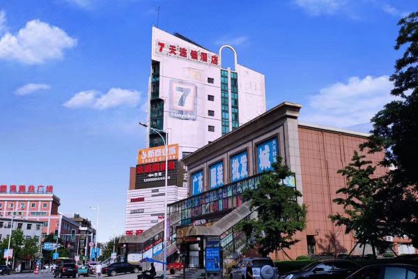 普兰店市各地区以及万达购物广场,酒店附近有大型超市家家福,锦龙大厦