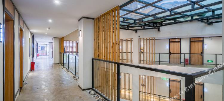 堇舍·艺术酒店(西双版纳曼听公园泼水广场店)图片