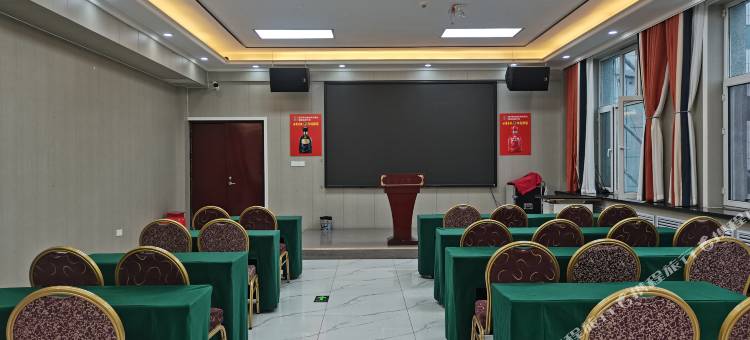 秋林大酒店(博乐火车站店)图片