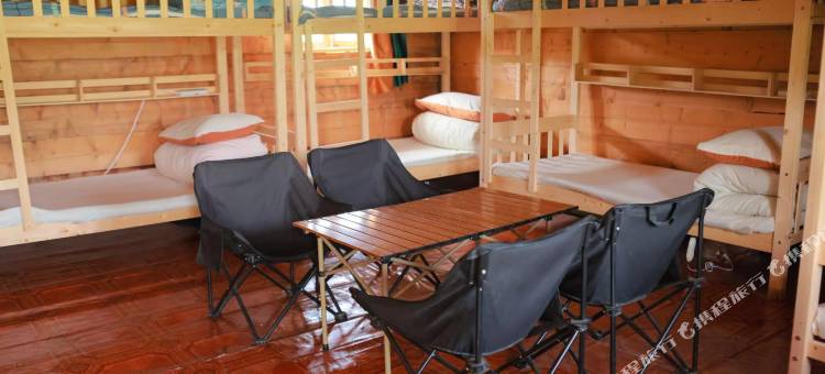 琼库什台怪一点小屋图片