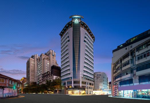 上海人民广场地铁站亚朵酒店外景图