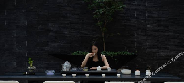 香格里拉天琪伊恩设计师供氧民宿(独克宗古城大佛寺转经筒店)图片