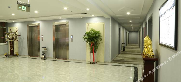 平罗惠融假日酒店(汇融新天地店)图片