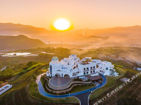 米易日照半山酒店