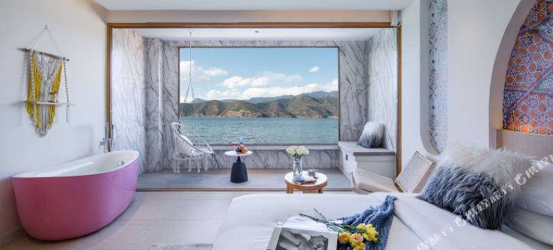 泸沽湖云朵·曼路全湖景度假酒店图片