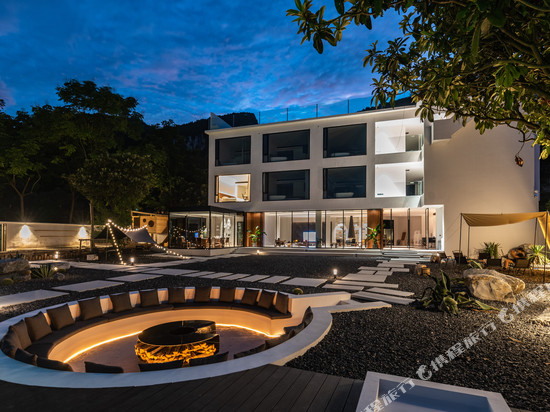 北山·Family轻奢泳池度假山景美宿(恩施杨家湾店)