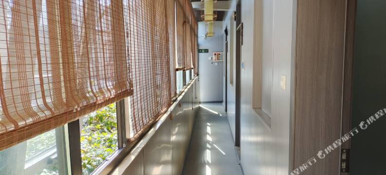 山与庭院民宿图片