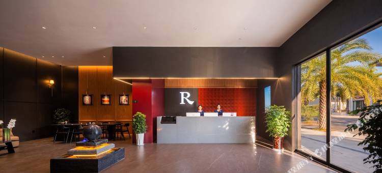 R ROYALSS 酒店(芒市广场树包塔店)图片