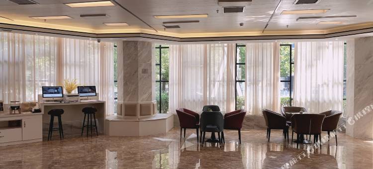 星辰酒店(郑州民航路会展中心地铁站店)图片