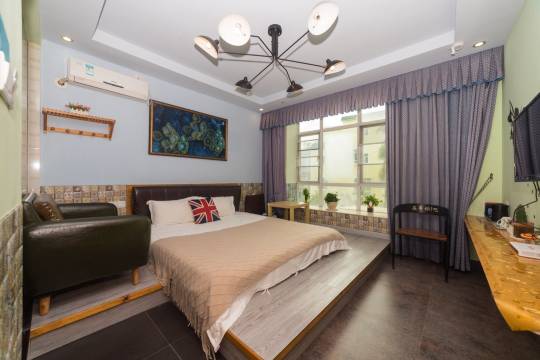 深圳较场尾朴树居民宿