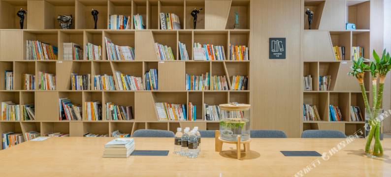 亚轻x酒店(上海同济医院新村路地铁站店)图片