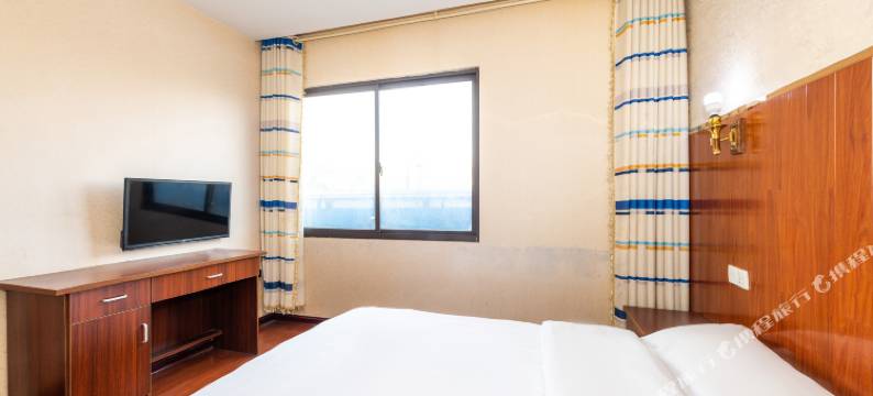 哈啰轻酒店(丹阳火车站店)图片