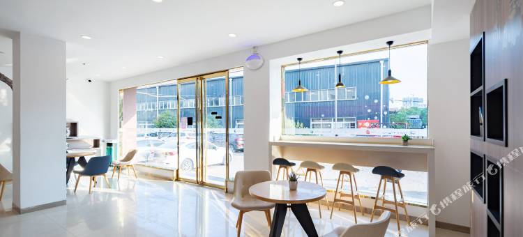 怡莱酒店(武汉现代光谷世贸中心店)图片