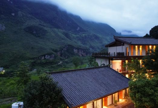 zhenshanheHotel Overview