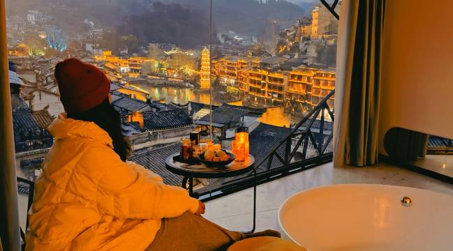 九野半山全景民宿(凤凰古城店)图片