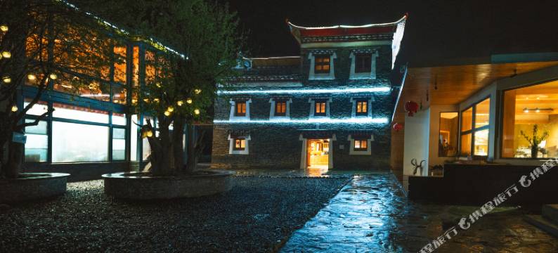 新都桥知北露营民宿图片