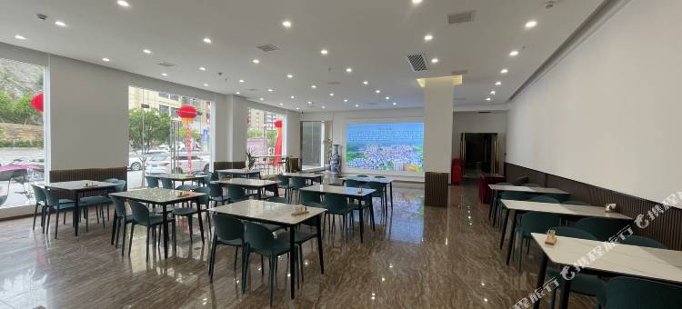 亚悦酒店(野三关乾峰广场店)图片