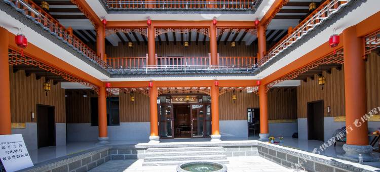 藏亭纳苑Auspicious·藏艺空间丨雪山映月观景度假民宿图片