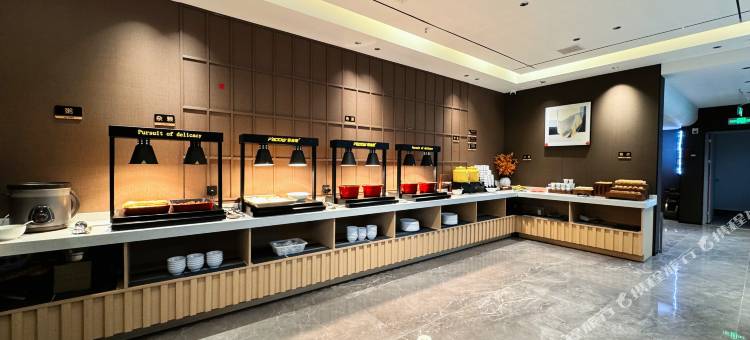 临沧华悦度假酒店(佤文化广场玉龙湖公园店)图片