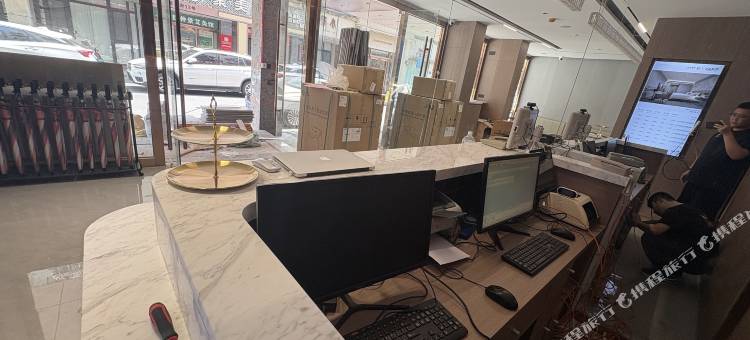 柏曼酒店(昆山金鹰国际绣衣地铁站店)图片