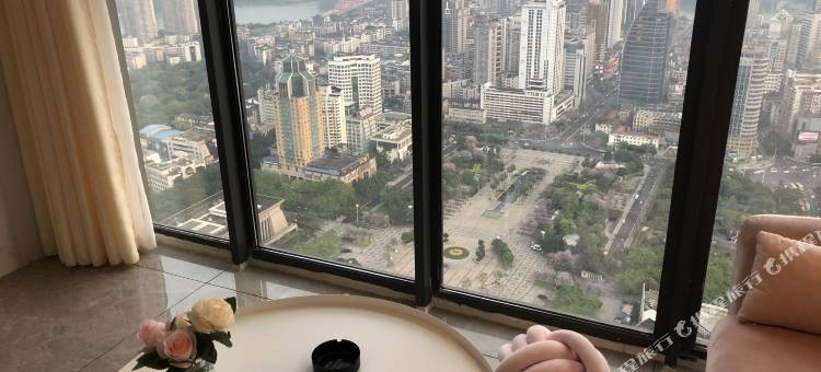 柳州云端智能公寓(地王公馆步步高广场店)图片