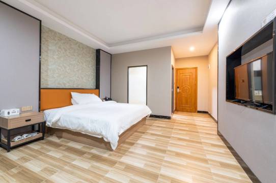 东莞艾雅轻奢公寓(李屋三乐购物广场店)