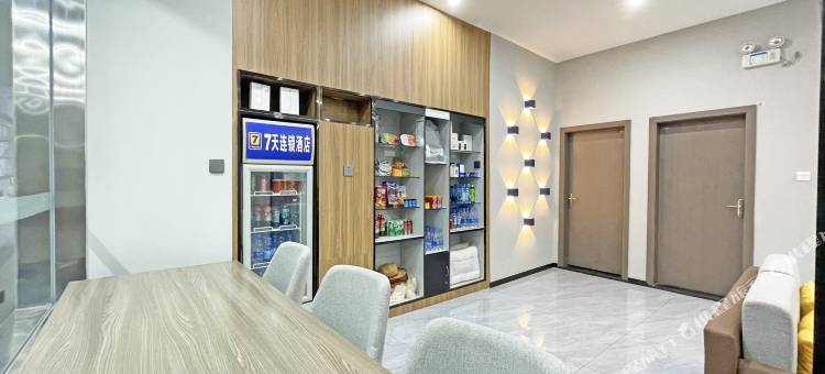 7天连锁酒店(三亚鸿洲游艇码头港门村店)图片