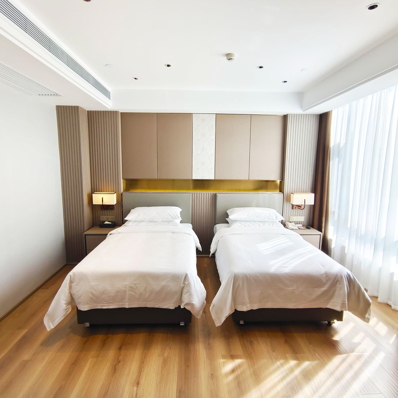 Vienna Hotel (Xinhe Yixing Building Hotel)Over view