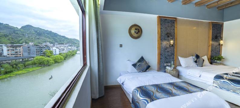 民族部落河景民宿(镇远古城景区店)图片