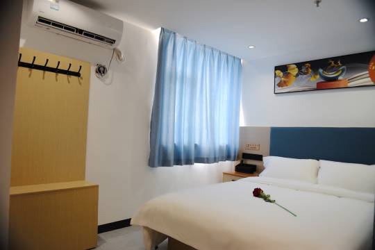 智云商务酒店(乌鲁木齐天山国际机场店)