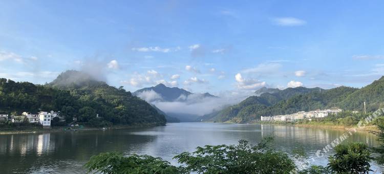 泊湾山舍民宿(新安江山水画廊风景区店)图片