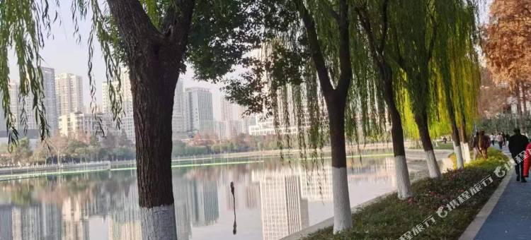 平底锅电竞民宿(菱角湖地铁站店)图片