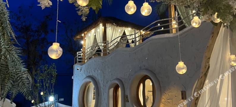 伊宁霍比特小屋图片