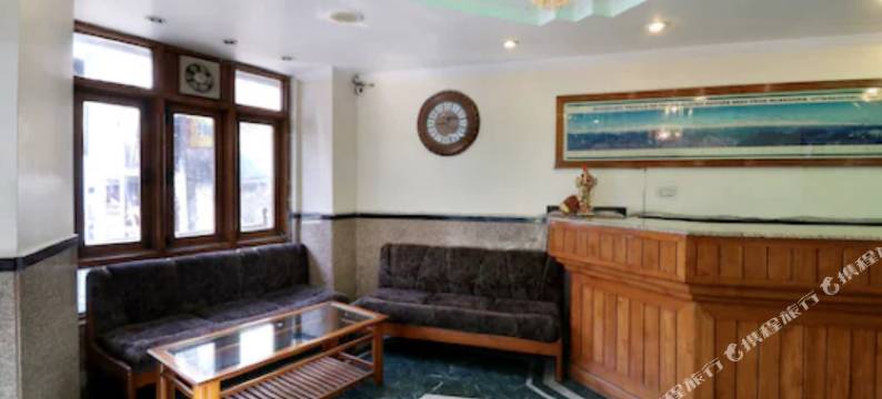 慕苏里格鲁姆戈购物中心路阿比南丹酒店(Goroomgo Abhinandan Mall Road Mussoorie)图片