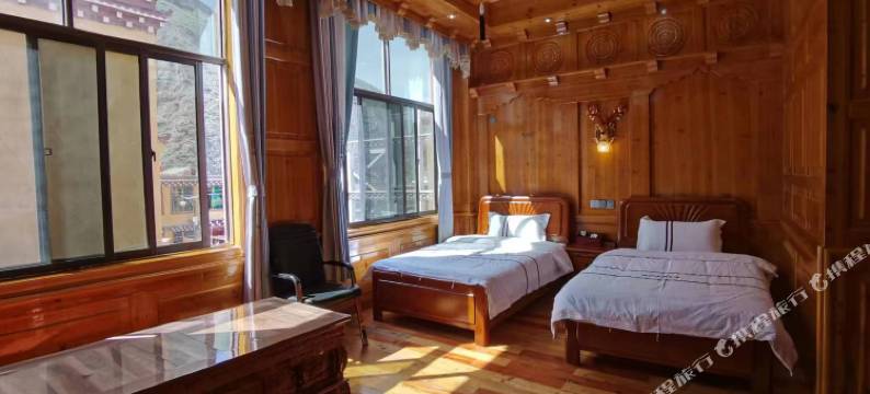 巴塘雄孔温泉民宿图片