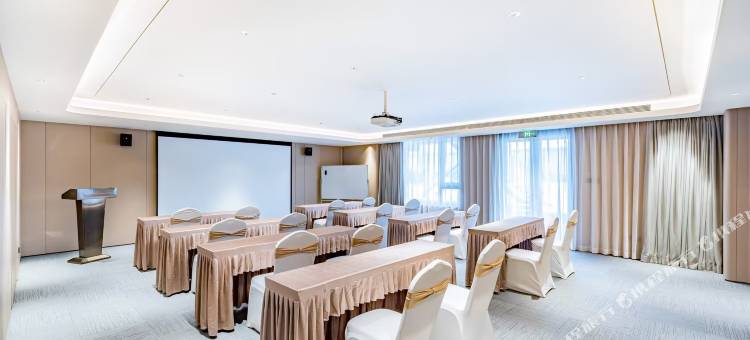 朗丽兹酒店(北京西站六里桥东地铁站店)图片