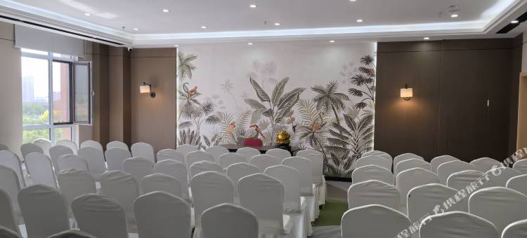 艺龙万国酒店(呼和浩特玉泉区昭君路店)图片