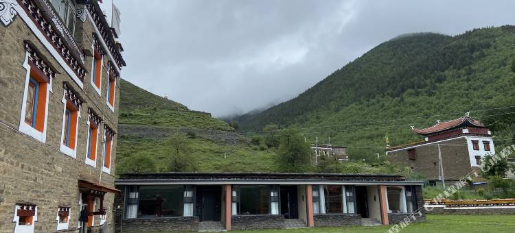 康定甲根坝共梦林民宿图片