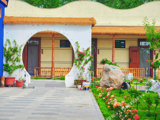 霍城县半山间民宿(果子沟牧场店)