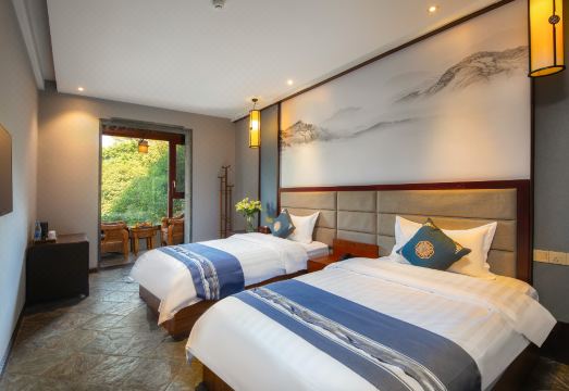 AROMA TEA HOUSEHotel Overview