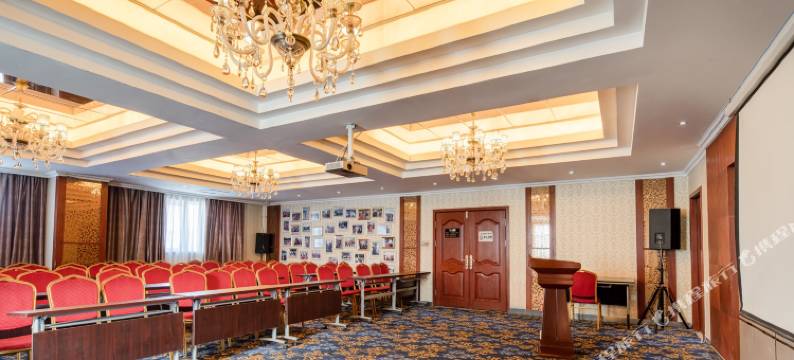 乌鲁木齐红宝石大酒店(新疆国际大巴扎二道桥地铁站店)图片