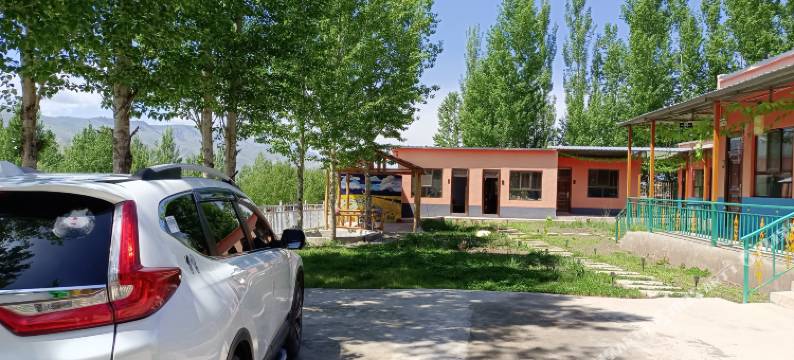 那拉提水绿天青客栈图片